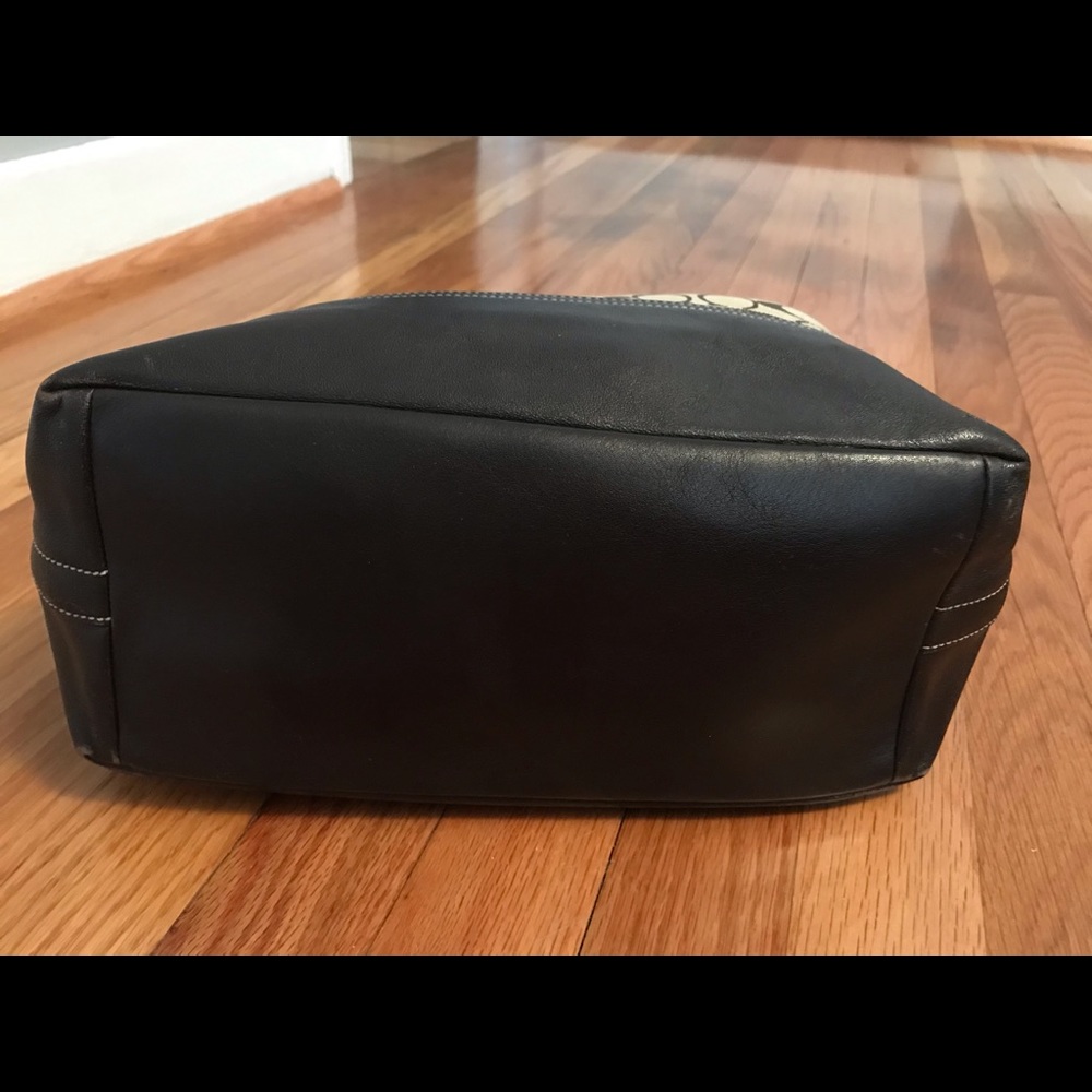 Coach purse. - Picture 7 of 8